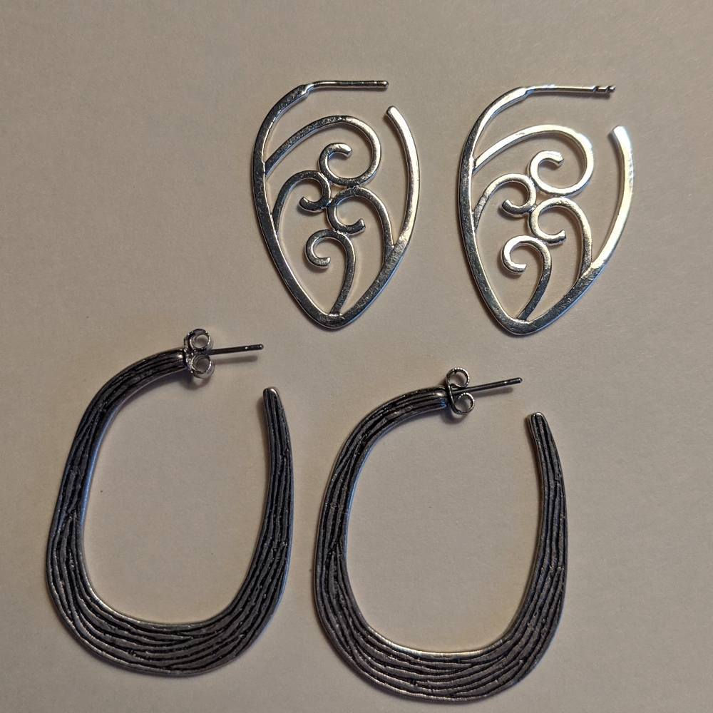 2 pair post earrings